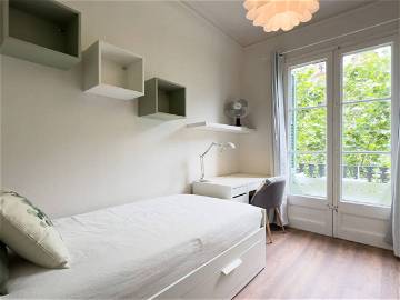 Roomlala | Beautiful Room In Barcelona (RH27-R1)