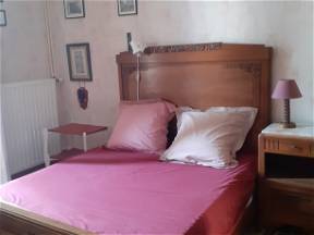 Bedroom 2 Homestay In Beautiful Apartment