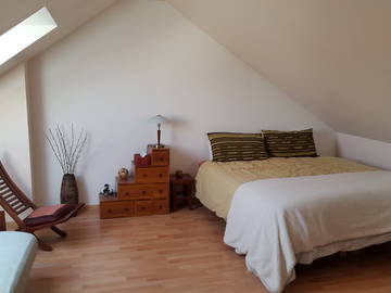 Roomlala | Grote, gemeubileerde en lichte kamer