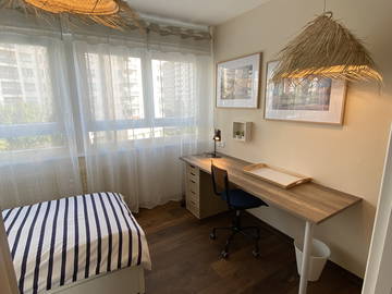 Roomlala | Kalustettu huone jaetussa majoituksessa uima-altaalla