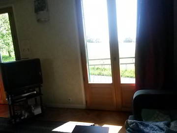 Roomlala | Woonkamer met slaapbank in een huis met tuin